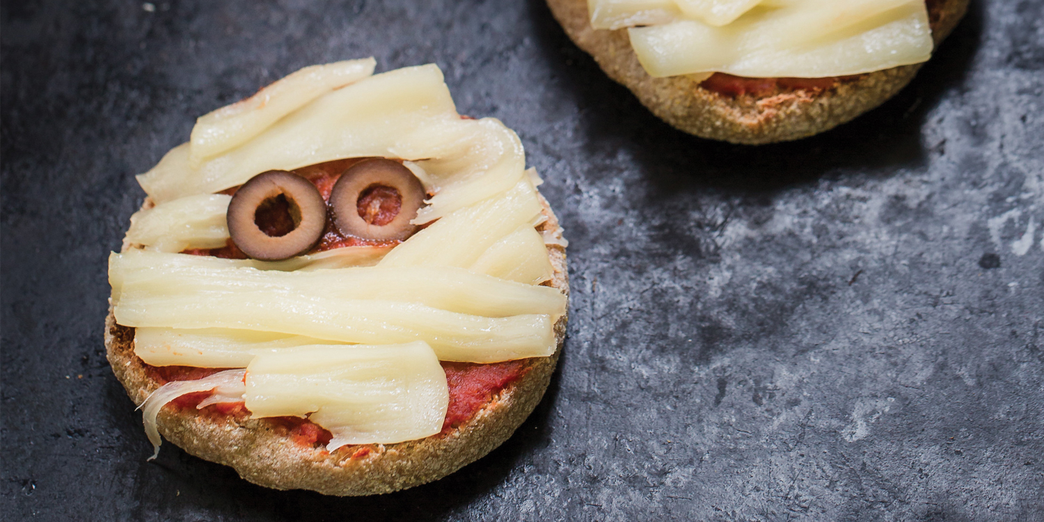mini-pizzas made to look like mummies