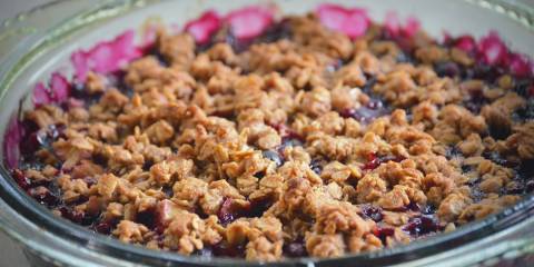 a dish of freshly baked blueberry crisp