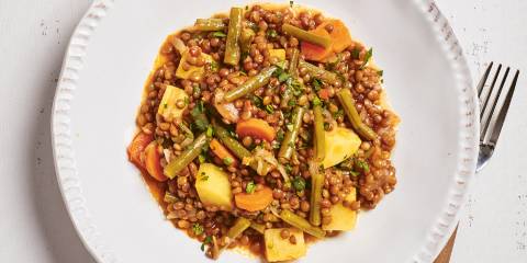 a plate of stewed lentils and green beans